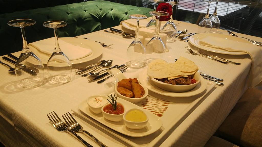 Atasehir Palace Hotel & Conference Istanbul Exteriör bild