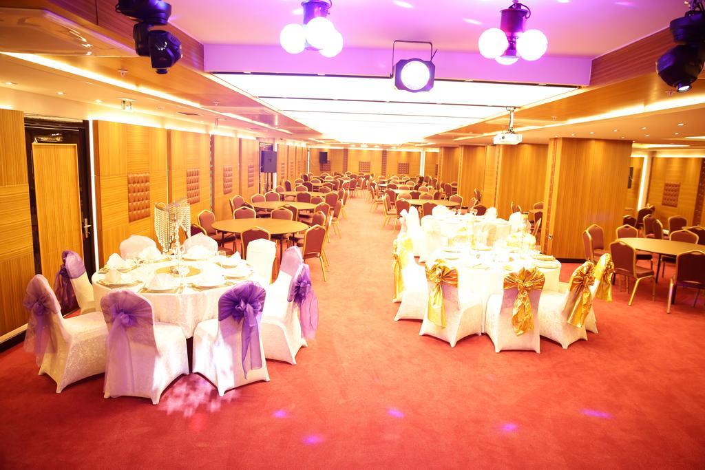 Atasehir Palace Hotel & Conference Istanbul Exteriör bild