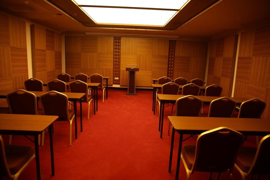 Atasehir Palace Hotel & Conference Istanbul Exteriör bild