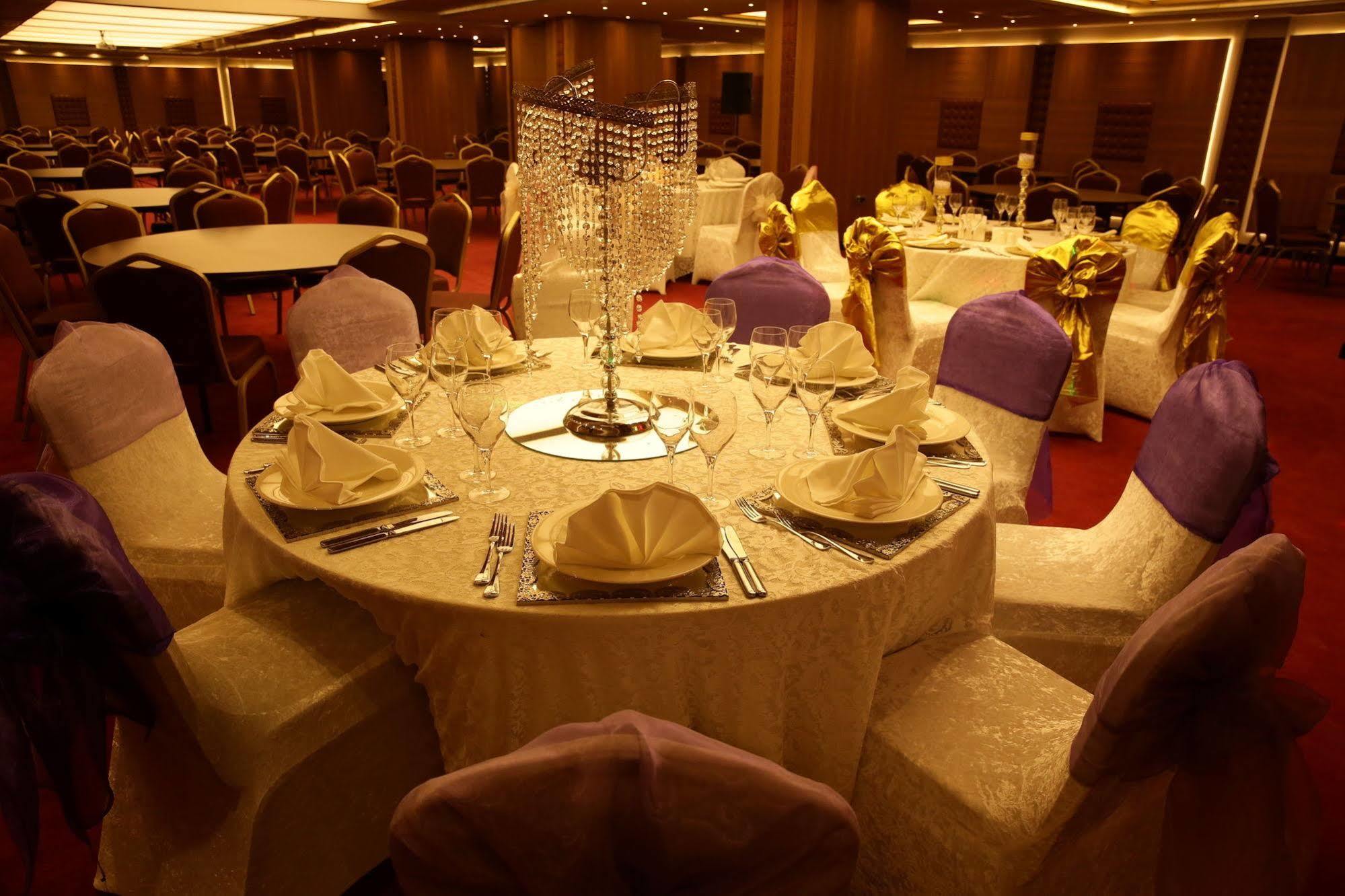 Atasehir Palace Hotel & Conference Istanbul Exteriör bild