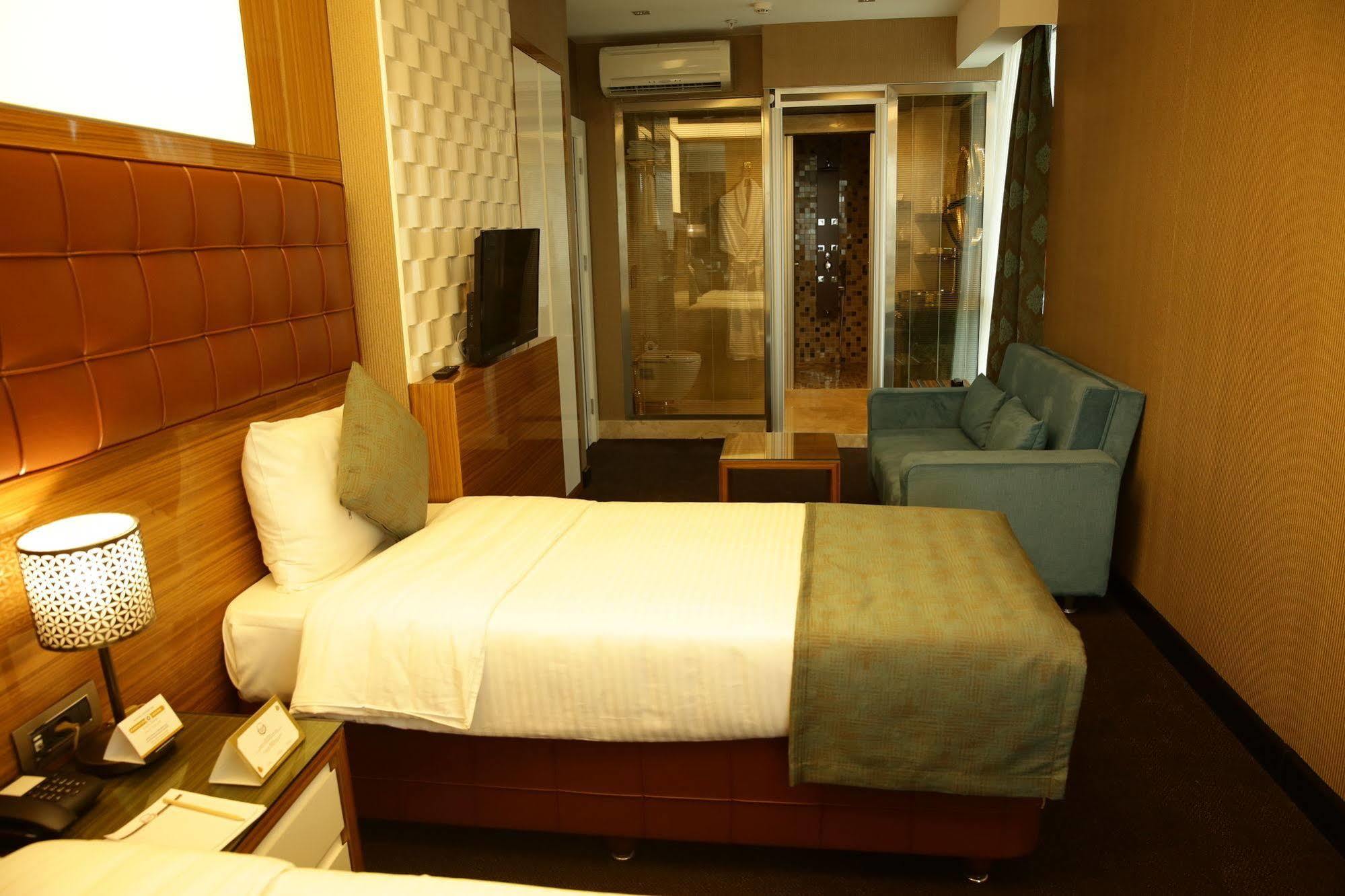 Atasehir Palace Hotel & Conference Istanbul Exteriör bild