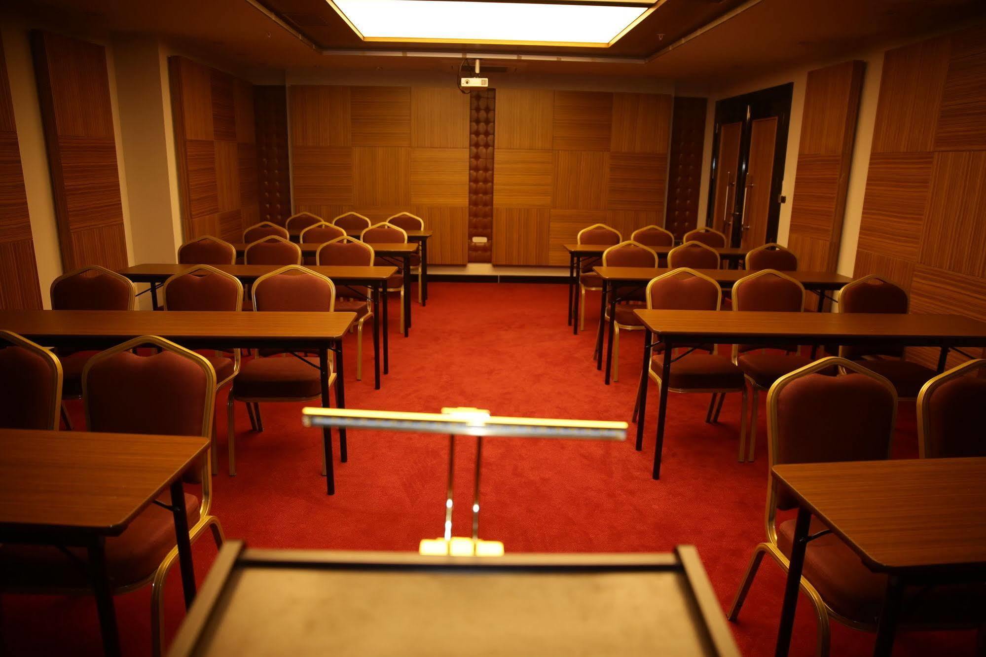 Atasehir Palace Hotel & Conference Istanbul Exteriör bild